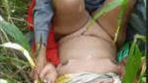 Mature lady fucking outdoors by muslim uncle