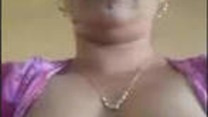 Desi Bhabhi showing boob