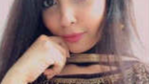 Extremely cute Queen showing her big tits big clips