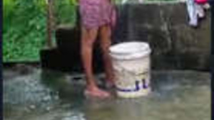 Beautiful teen cat was secretly recorded by her neighbor while having a bath