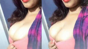 So Pretty Babe Nude VDO with Her Lover