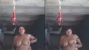 desi bhabhi stripping saree brincando com melões