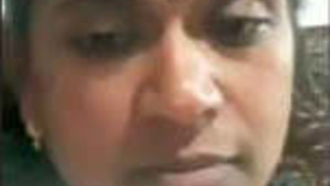 Tamil married Bhabhi showing breasts in Vidio call to X boyfriend