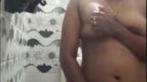 Desi Babe masturbating in the shower