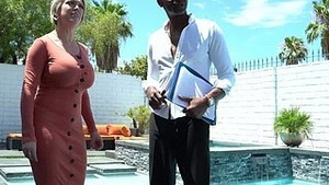 COMME CI DEE WILLIAMS gets brushed, licked and shagged separately from the unscrupulous partys brush