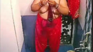 Desi Bhabhi Fat Bath