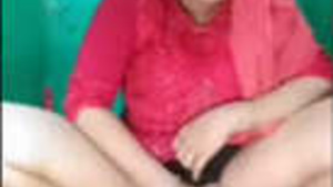 Desi aunt fingering in the bathroom