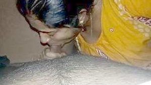 Desi house local woman gives blowjob with cumshot