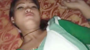 Beautiful girl clean shaved pussy fucking in saree