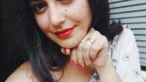 Desi nri strips topless while dancing in Saree