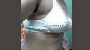 Bengali Auntie Showing Breasts Pussy