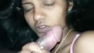 Desi girlfriend in bra sucking cock