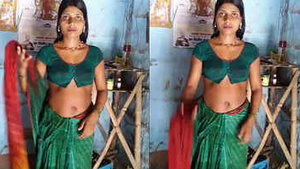 hot desi bhabhi samhaal kumari navel expose in saree