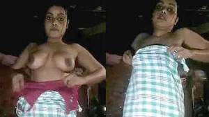 desi girl Capture dress up video for bf