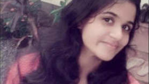 Desi hot girl come and show her beautiful pussy