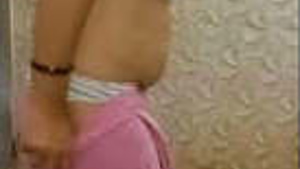 Anu Bhabhi Ready To Take A Bath