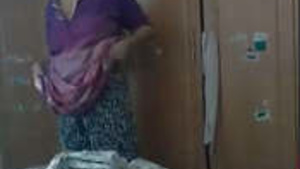 bangali Bhabhi vestindo Panos