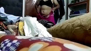 Desi mãe chenging n saree Vestindo register secretly
