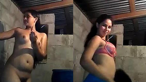 bonito desi menina nua banho