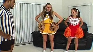 Cristina Agave and her cheerleader join the fall, be moderate to death.