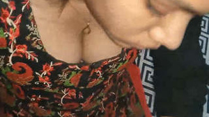 Sexy desi menina dá boquete