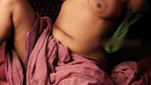 Desi Ex horny step mom mom blouse opening showing her seduceing breasts