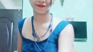 Hot Mumbai College Girl Kavitha Flabby Navel Show