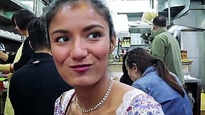 who is she? Exotic teenage Camgirl used... at the end of her fan! Thank you! (January 29 around Hong Kong)