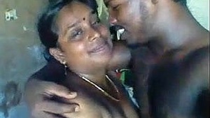 Indian Aunt 1299.