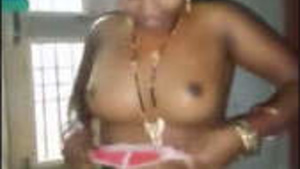 Desi bhabhi blowjob and dress change