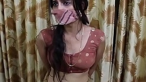 Bhabi spoke behind the body of men sexually
