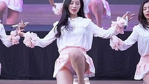 Korean beauties dance