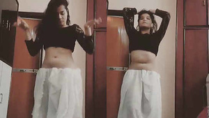 sexy desi babe masturbating with tempting naval dance