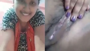 Hot Bengali married women fingering herself