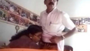 Wife of an Indian gives a blowjob