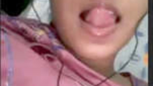 A hot and sexy Indian woman masturbates in a virtual video call.