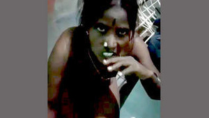A hot video of a desi bhabi sister in law getting some action at an odd hour.