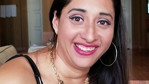 Blond milf enjoys an open and sexy party in Dubai with Irish charm