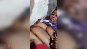 Amateur shiney feet worship with a hot desi model