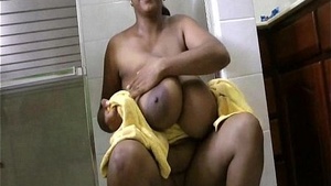 Beautiful African flight attendants Bitties reveal their beautiful bodies.