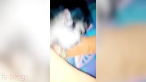 Indian girl gets her pussyfucked for the first time in an Indian sex MMS