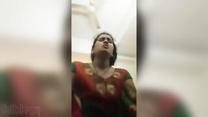 Hot Indian bhabhi sex video with big boobs and moaning while riding in MMC