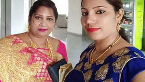 Marital affair with a hot Indian bhabi includes oral sex.