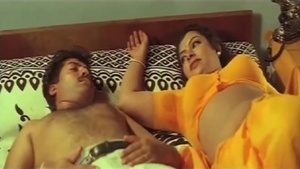 This is a beautiful video of a sexy auntie Chaz Mowai in a Tamil movie.