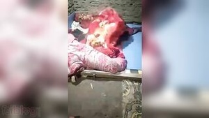 A rural Indian woman has sex with a Kashmiri man in a clandestine manner.