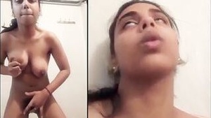 Tamil girl masturbates on an XXX MMS video camera