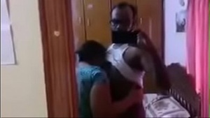 Sex scandal of an Indian housewife and her favorite item – cum on her face