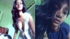 Watch an Indian college girl take a bath during a video call.