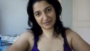 Indian employee has sex with her boss at the hotel.