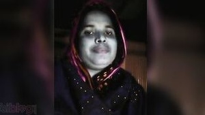 Private gallery of a Bangladeshi MILF with self-exposure.